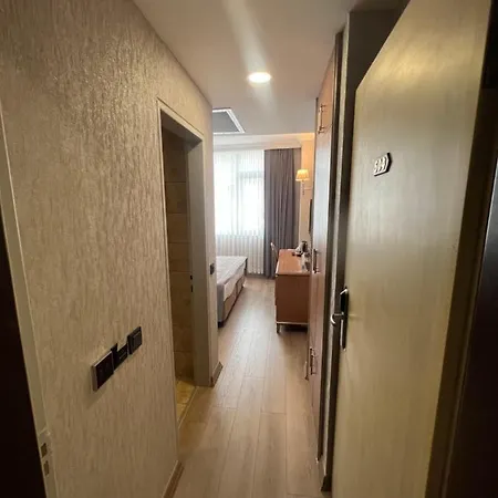 Fuar Ξενοδοχείο 3*